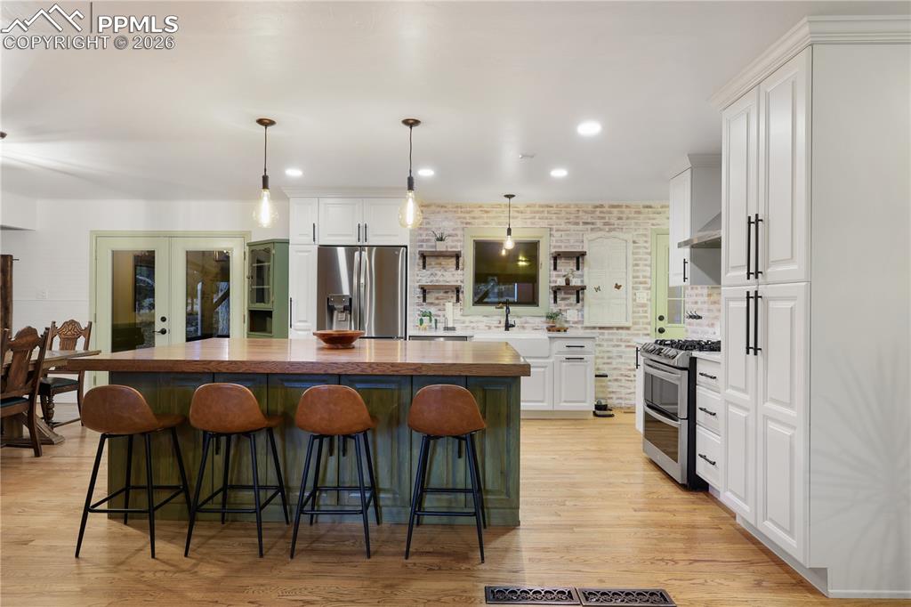 Image 8 of 35: Kitchen