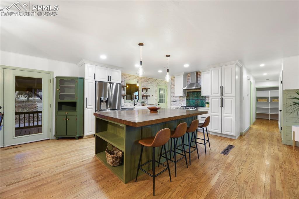 Image 9 of 35: Kitchen