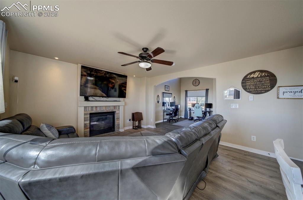 Image 11 of 41: Living Room