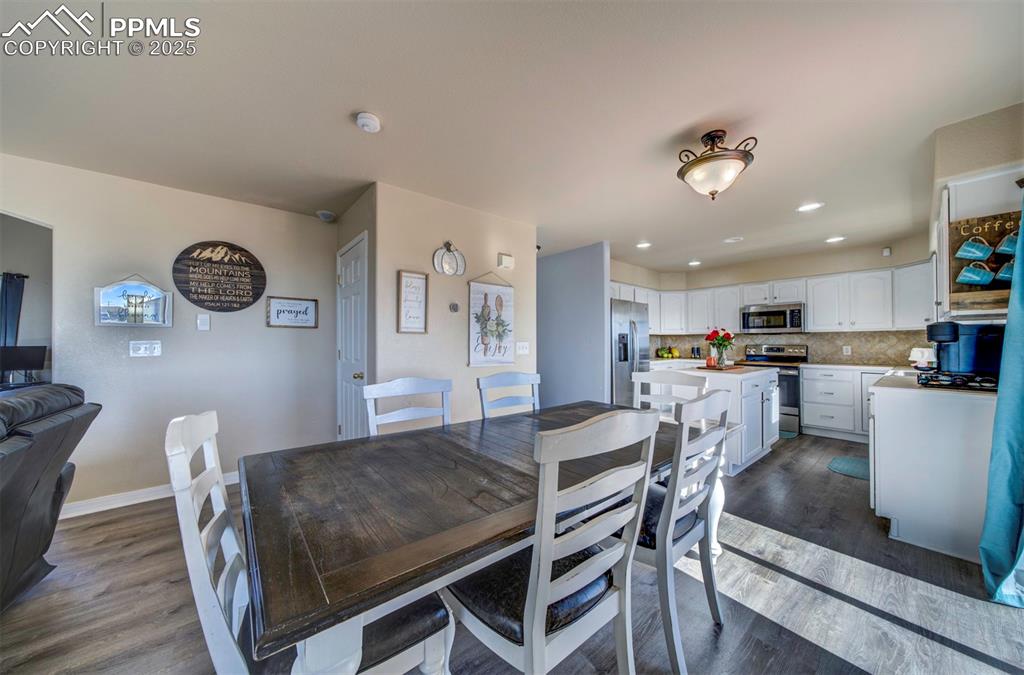 Image 16 of 41: Dining Area