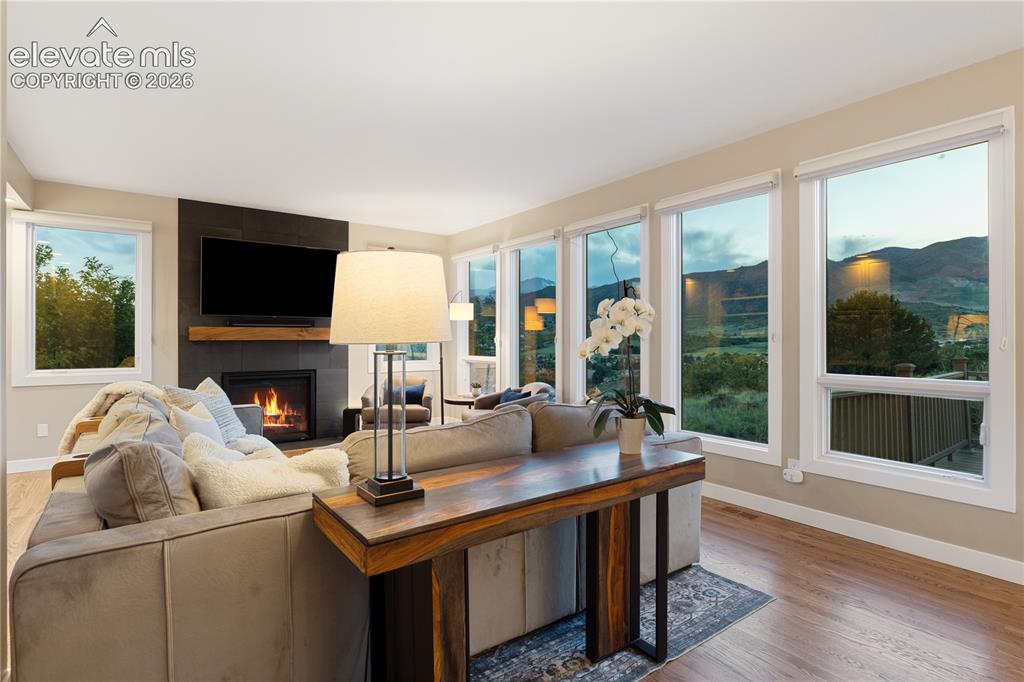 Image 15 of 50: Cozy Gas Fireplace!