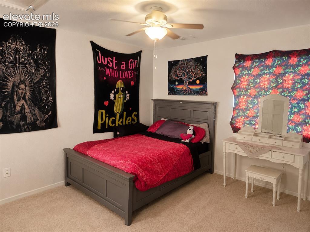 Image 11 of 16: Bedroom