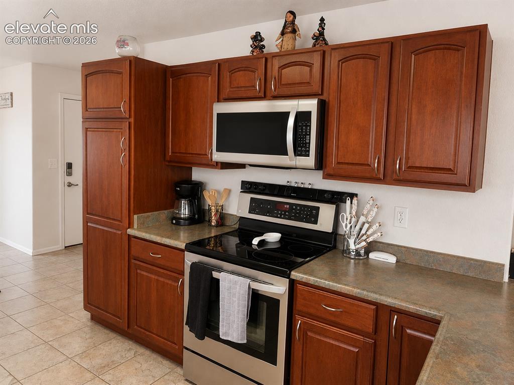 Image 4 of 16: Kitchen