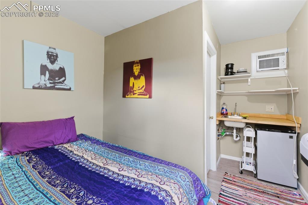 Image 33 of 39: Bedroom