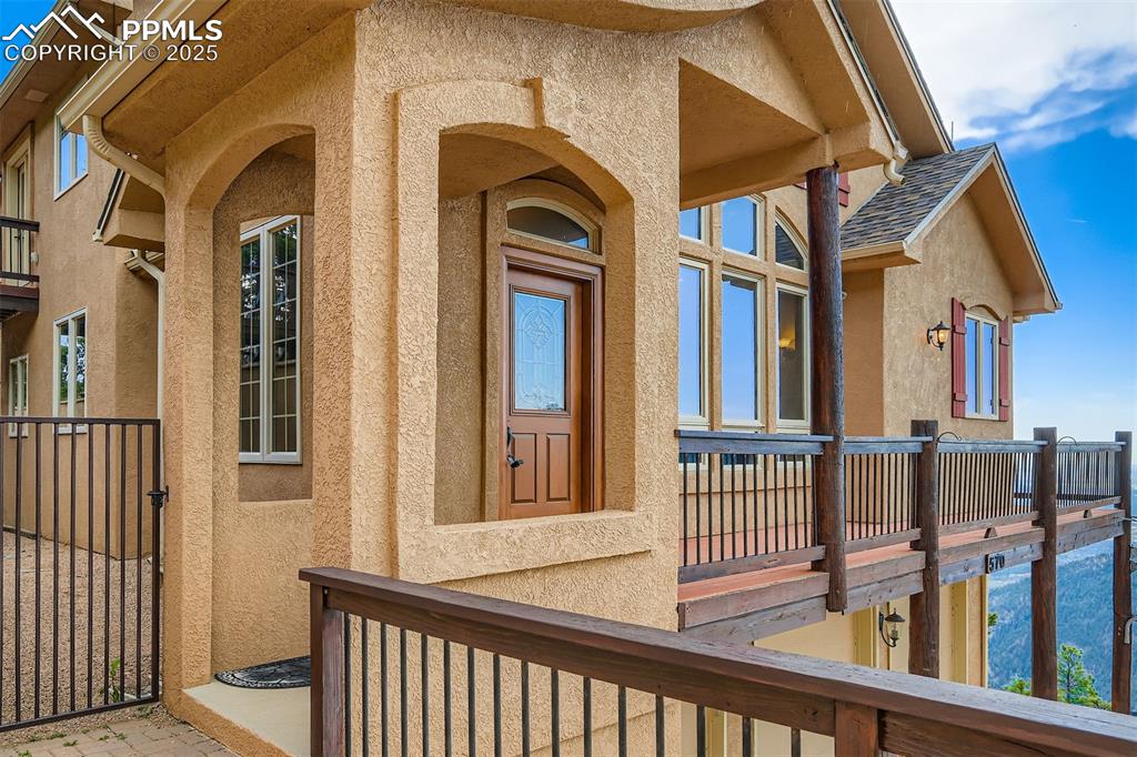 Image 2 of 27: Charming custom entry