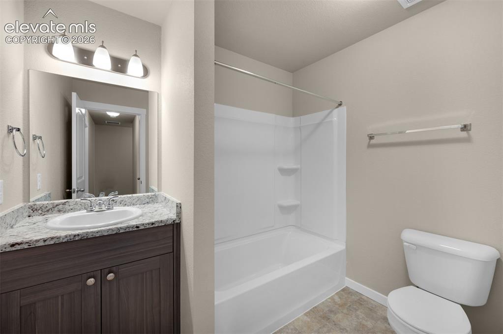 Image 26 of 35: Bathroom