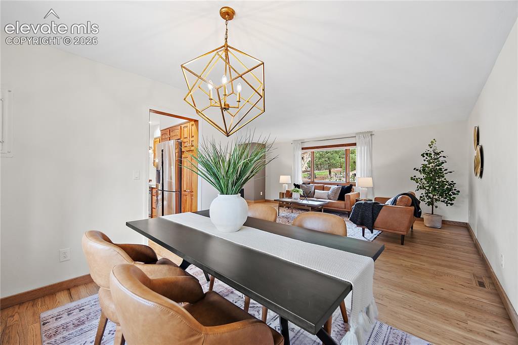 Image 12 of 50: Dining Area
