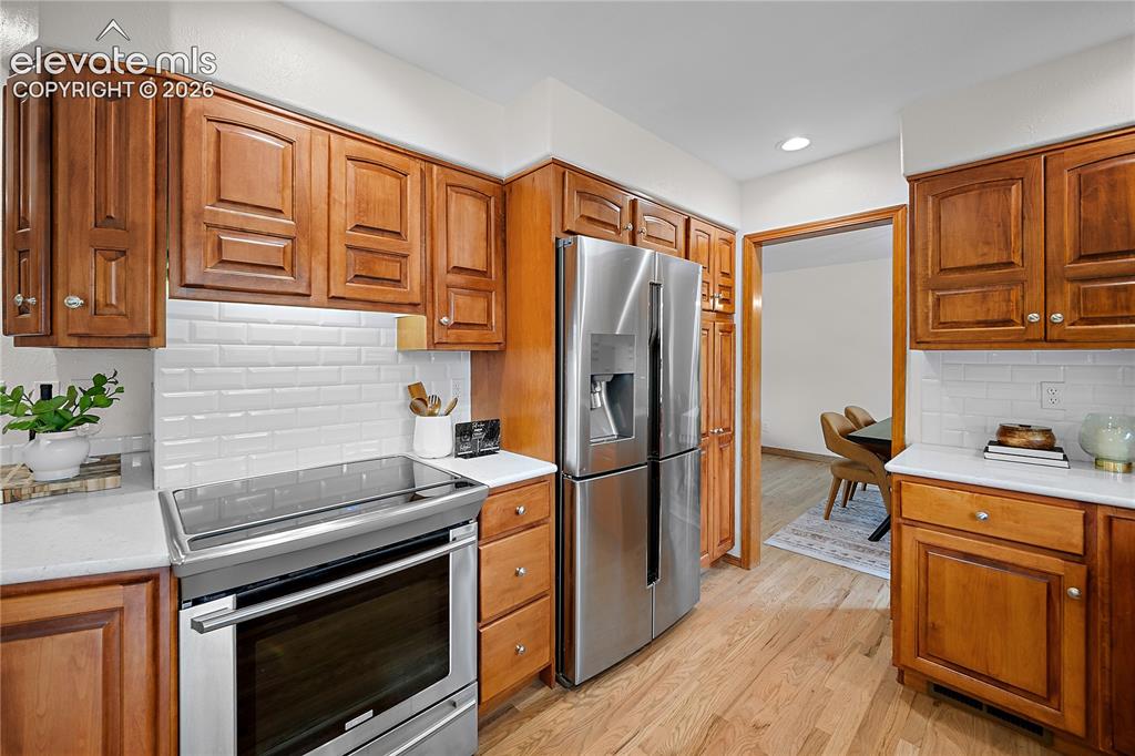 Image 19 of 50: Kitchen