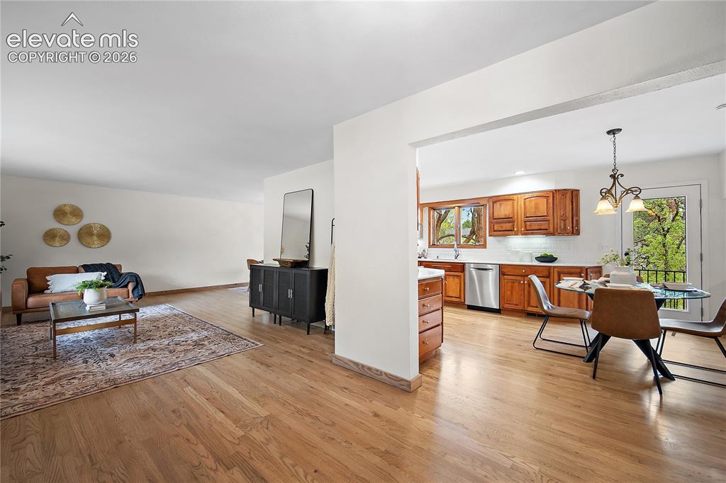 Image 6 of 50: Living Room