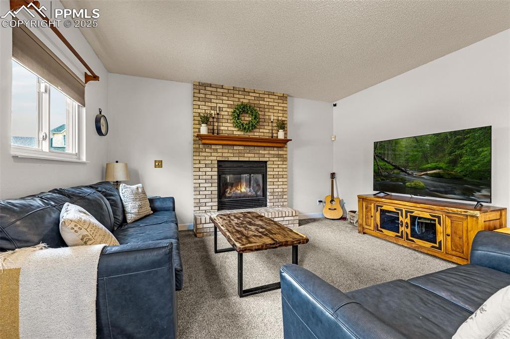 Image 11 of 36: Living Room