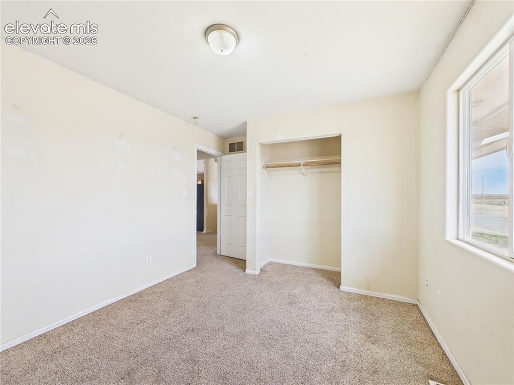 Image 15 of 25: Bedroom