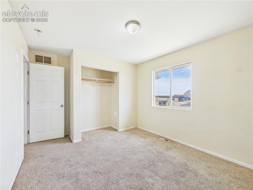 Image 16 of 25: Bedroom