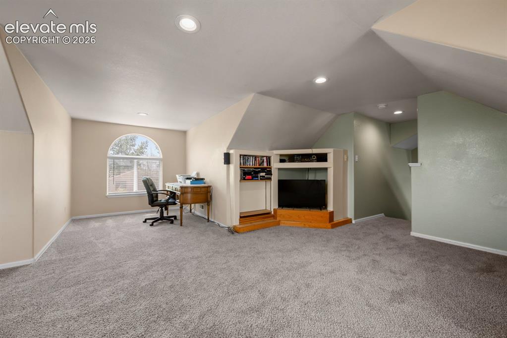 Image 14 of 36: Loft