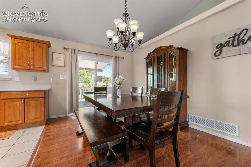 Image 5 of 36: Dining Area