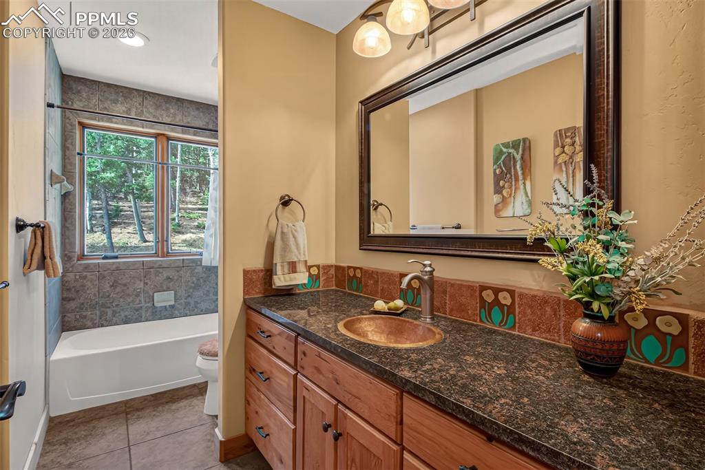 Image 17 of 48: Open concept kitchen with leathered granite countertops, pullout pantry she