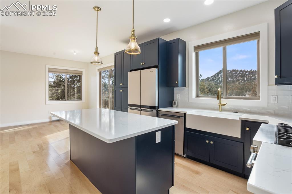 Image 13 of 38: Kitchen