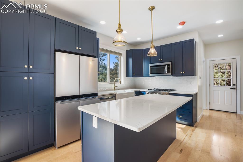 Image 14 of 38: Kitchen