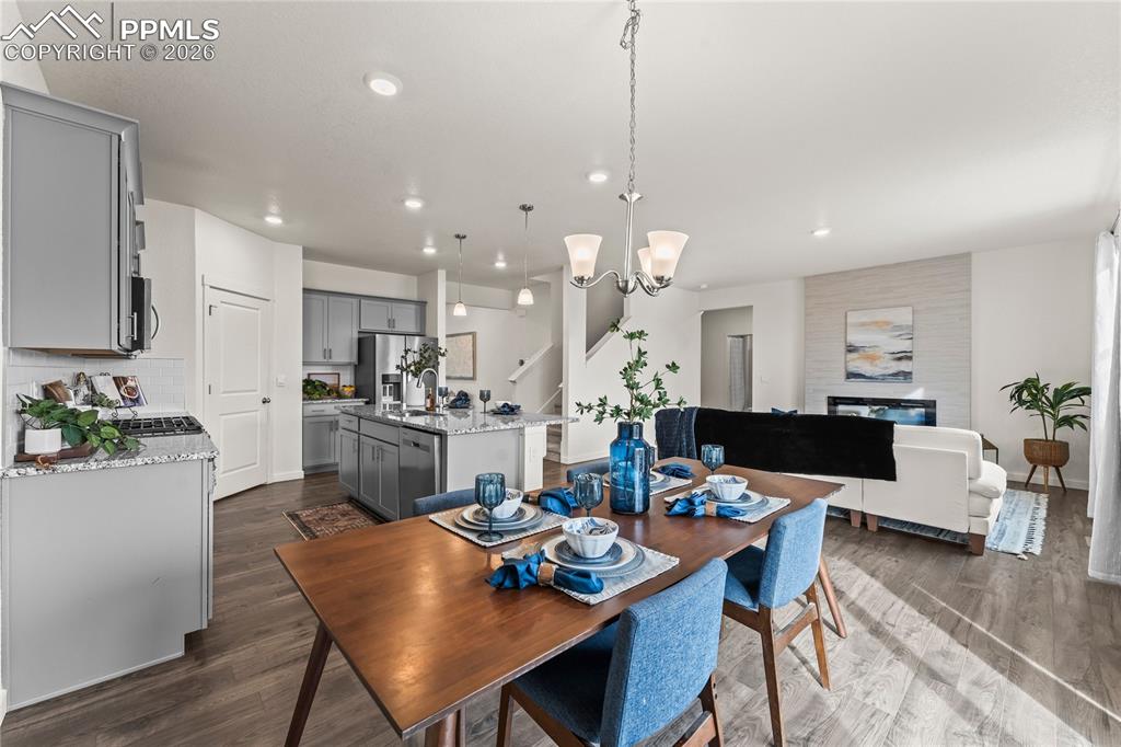 Image 11 of 49: Dining Area