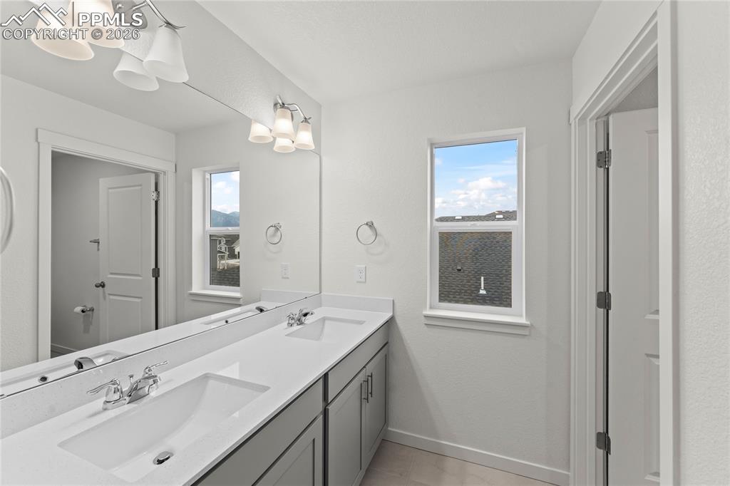 Image 36 of 49: Bathroom