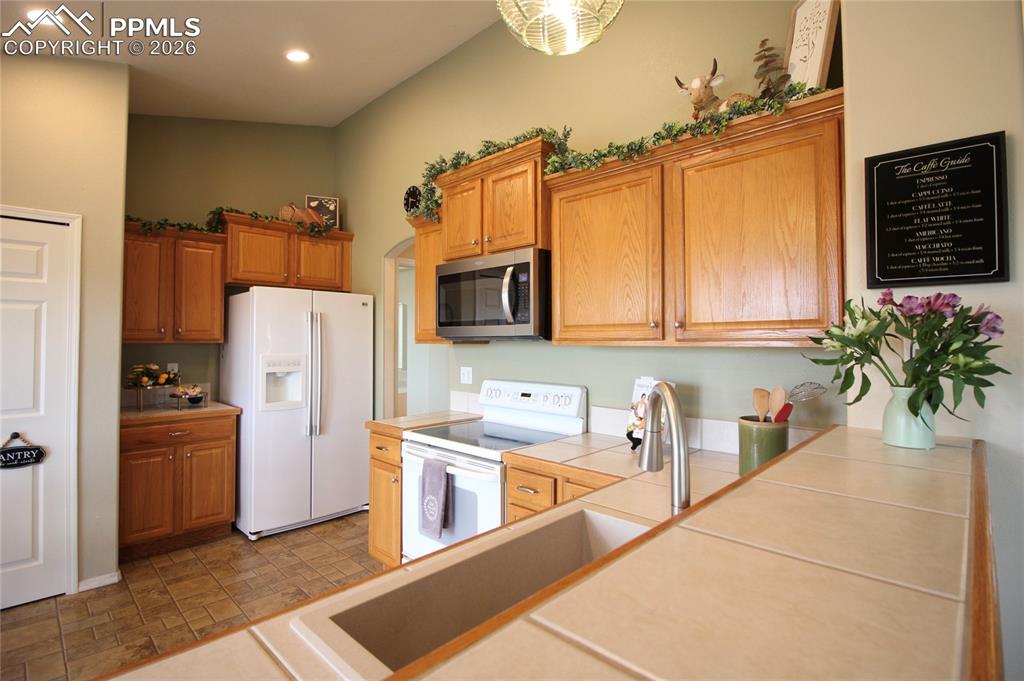 Image 11 of 42: Kitchen