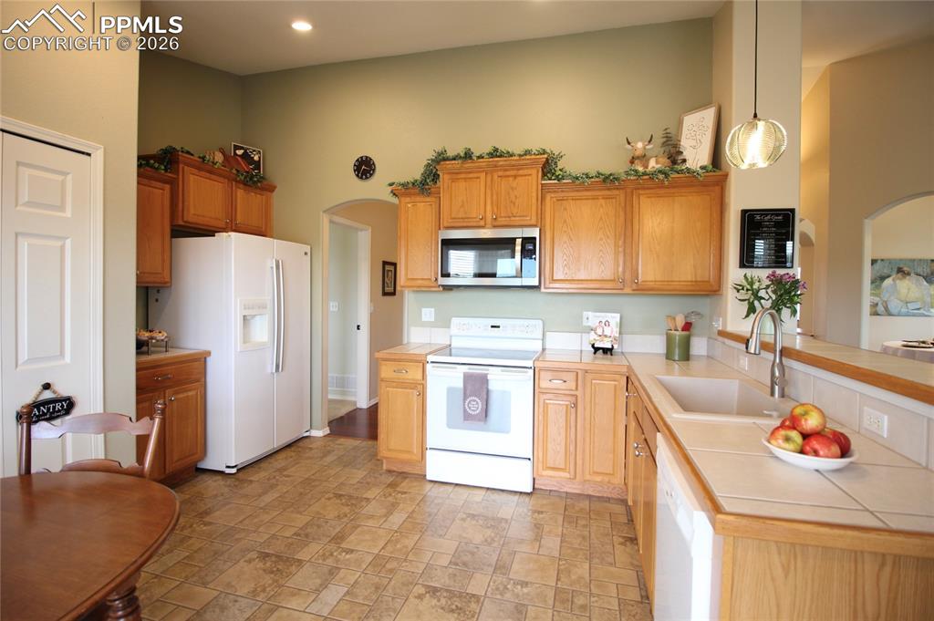 Image 13 of 42: Kitchen