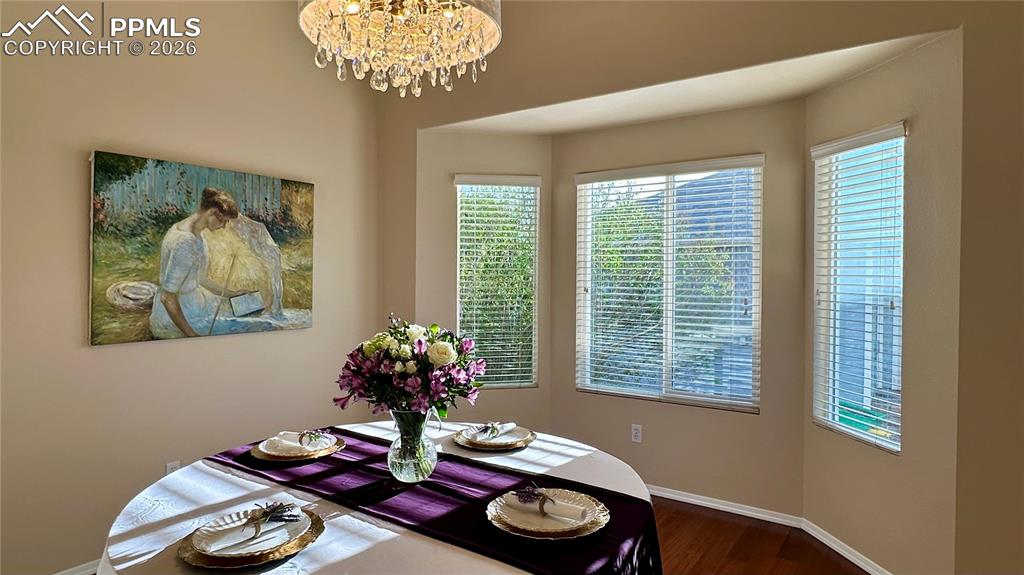 Image 16 of 42: Dining Area