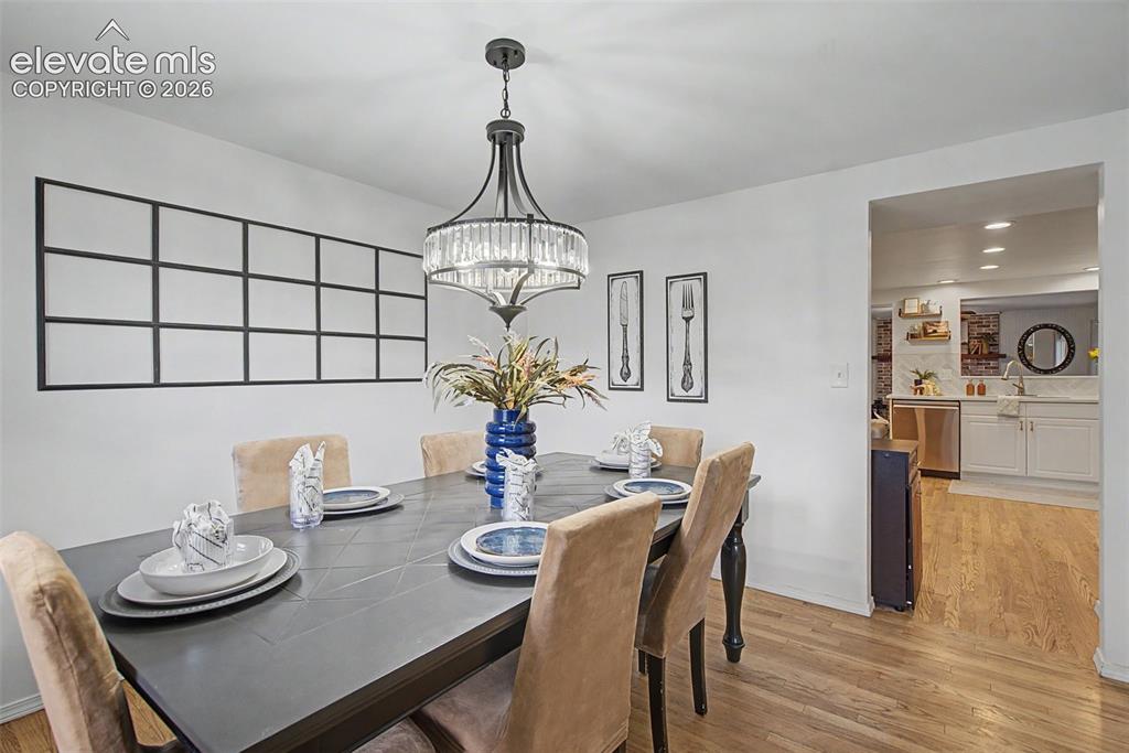 Image 11 of 39: Dining Area