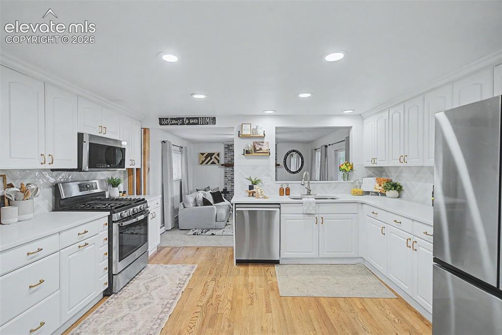 Image 14 of 39: Kitchen