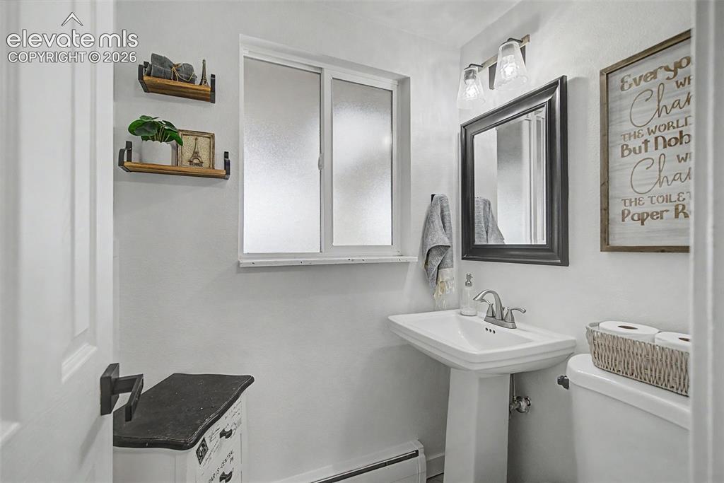 Image 19 of 39: Bathroom