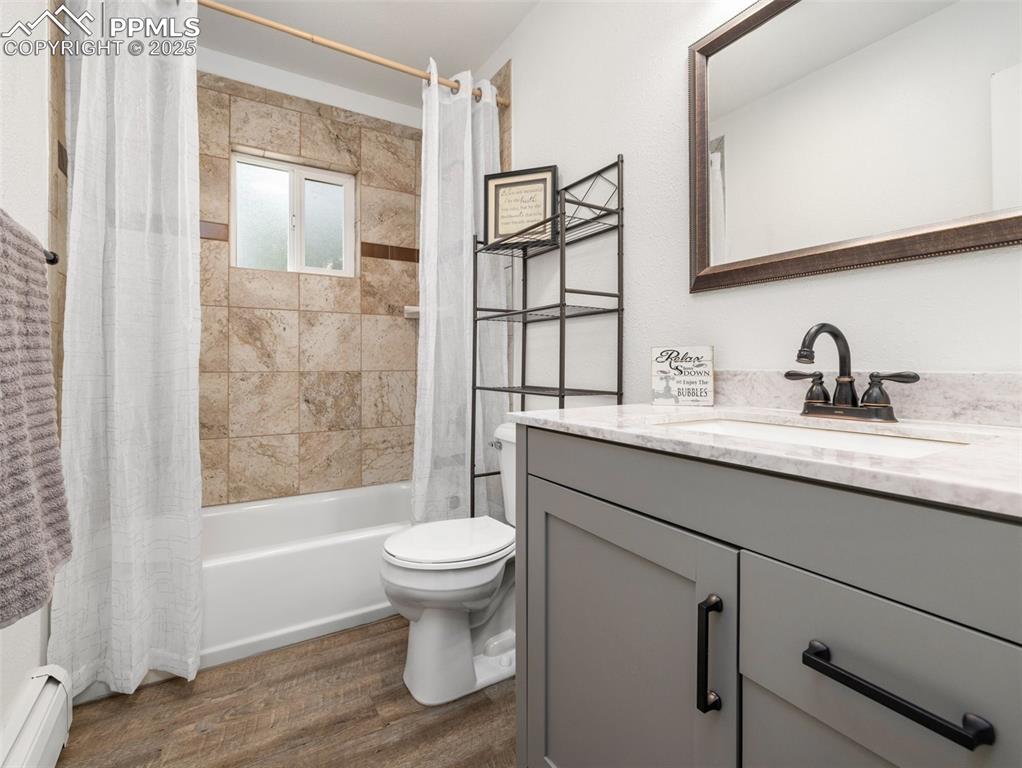 Image 16 of 21: Bathroom