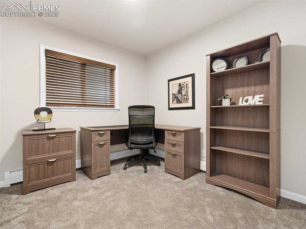 Image 18 of 21: Office