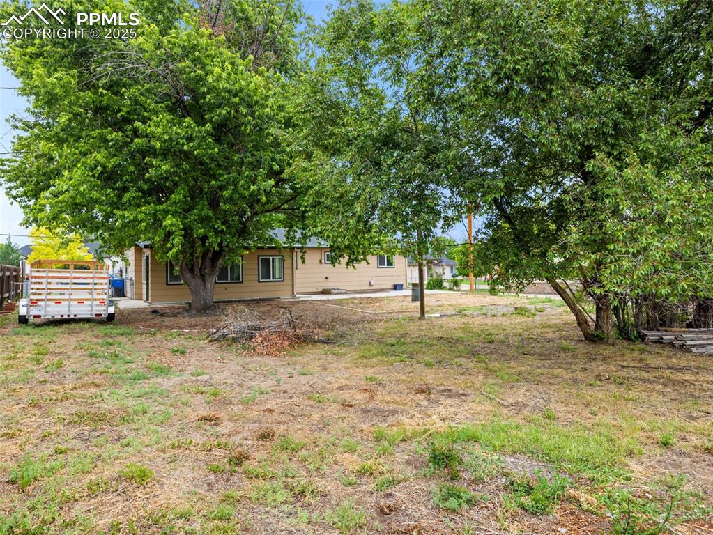 Image 5 of 21: Yard