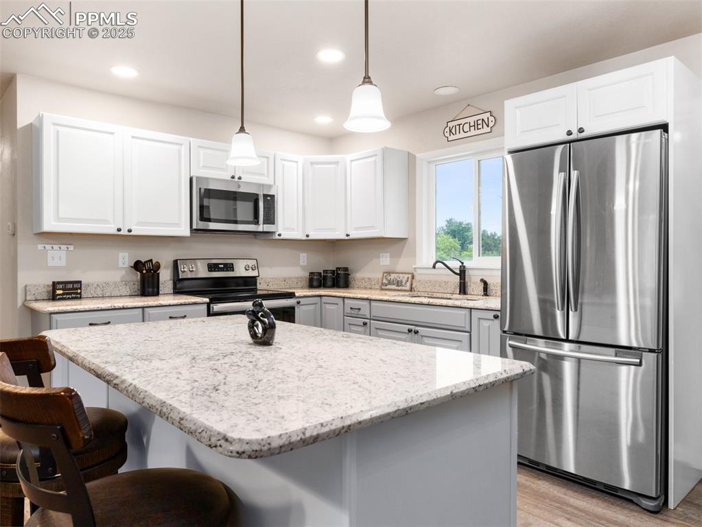 Image 8 of 21: Kitchen