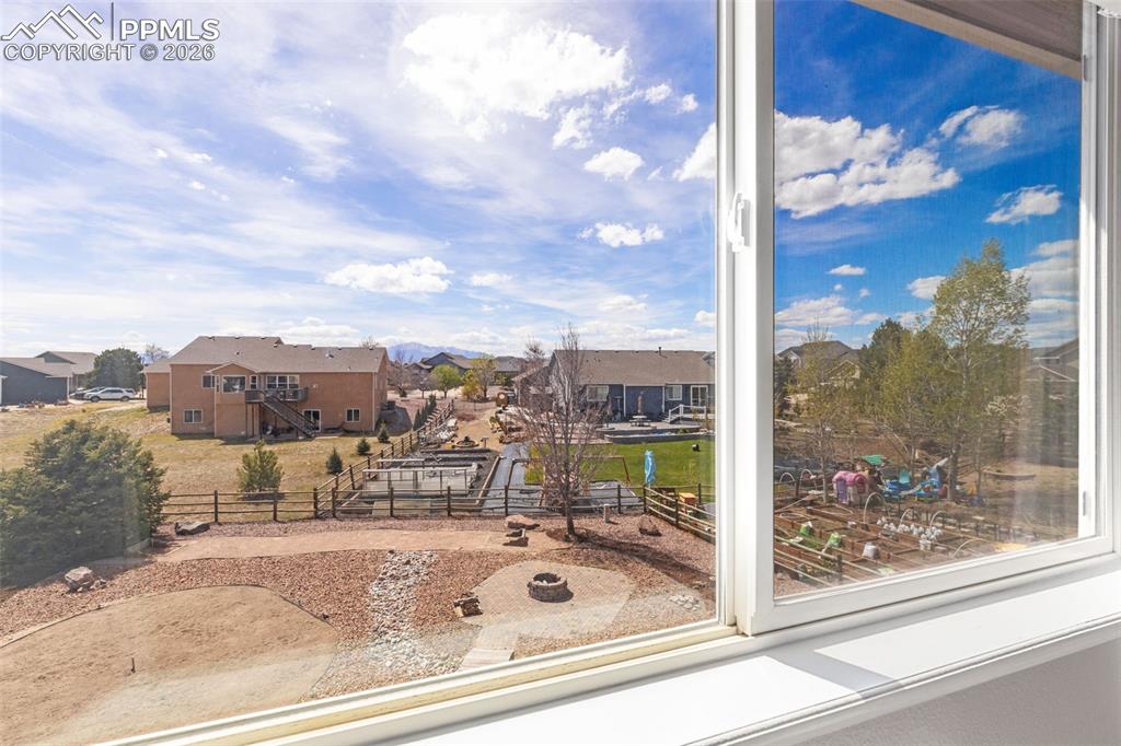 Image 21 of 36: Bedroom