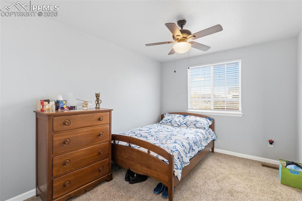 Image 25 of 36: Bedroom