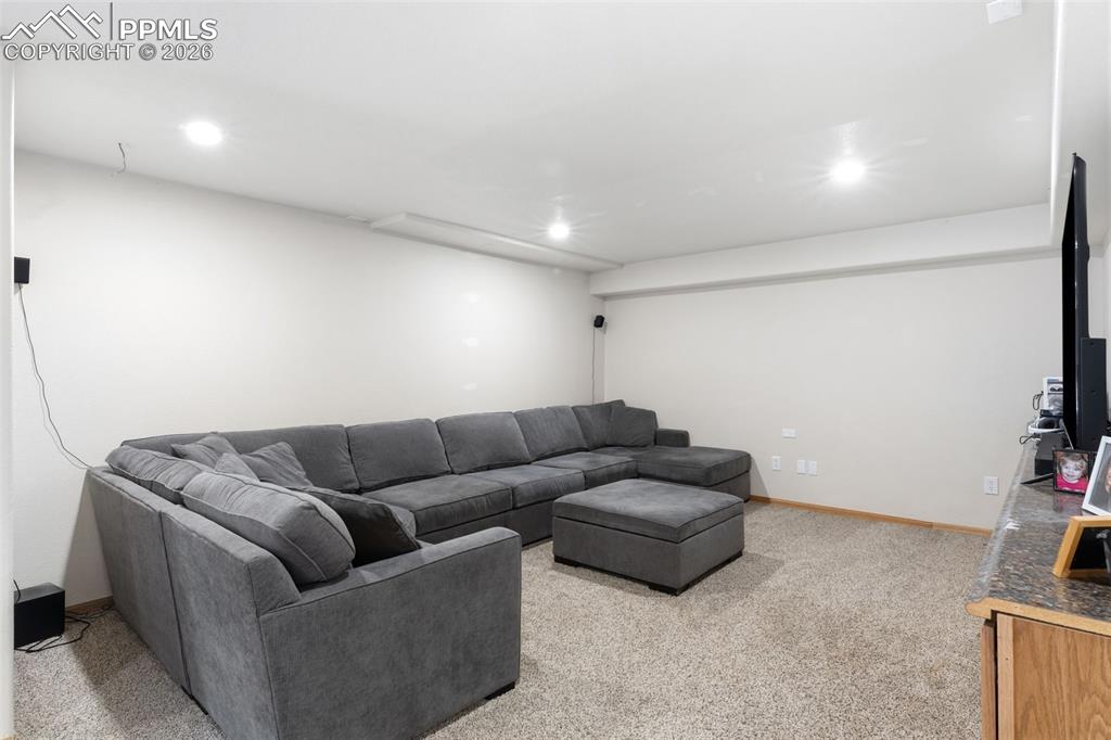 Image 29 of 36: Office