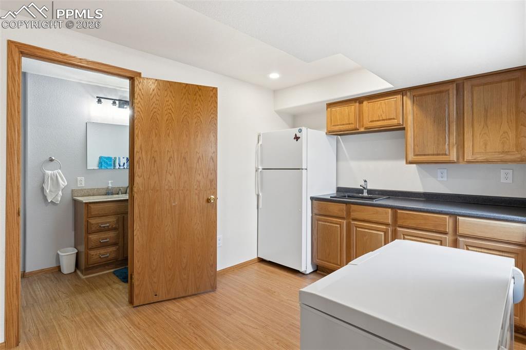 Image 31 of 36: Kitchen