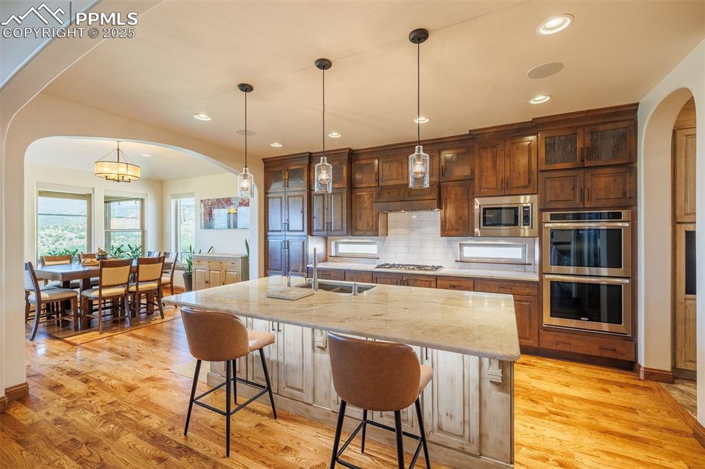 Image 12 of 50: Kitchen