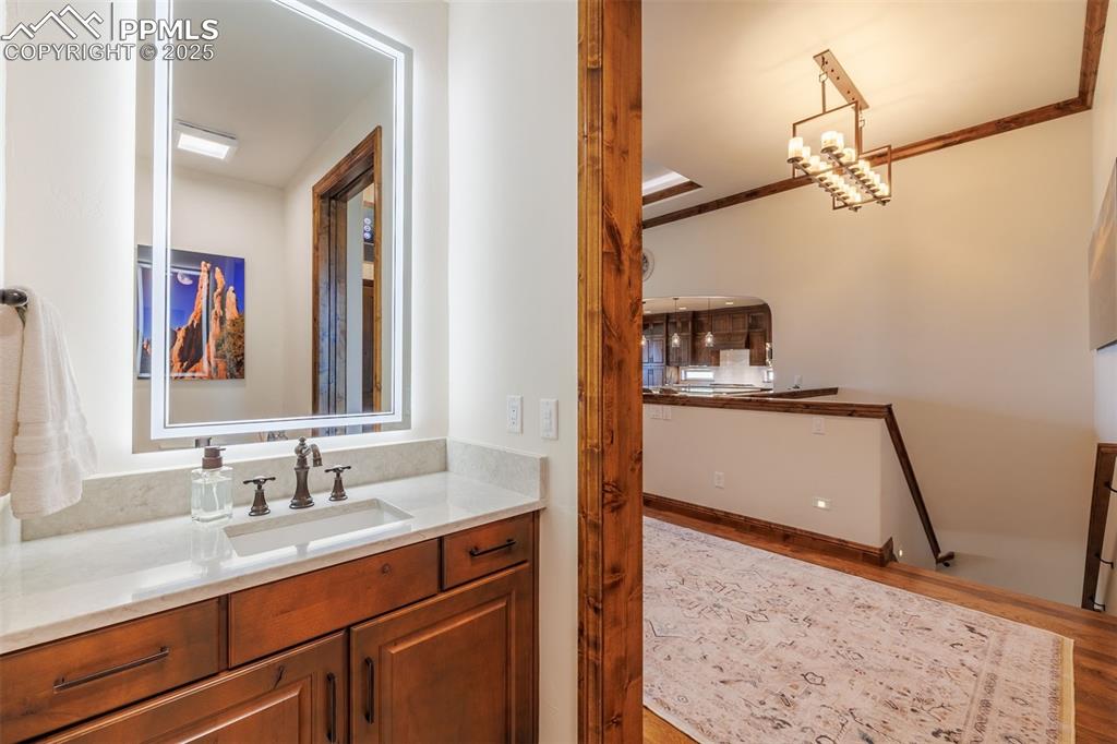 Image 33 of 50: Bathroom