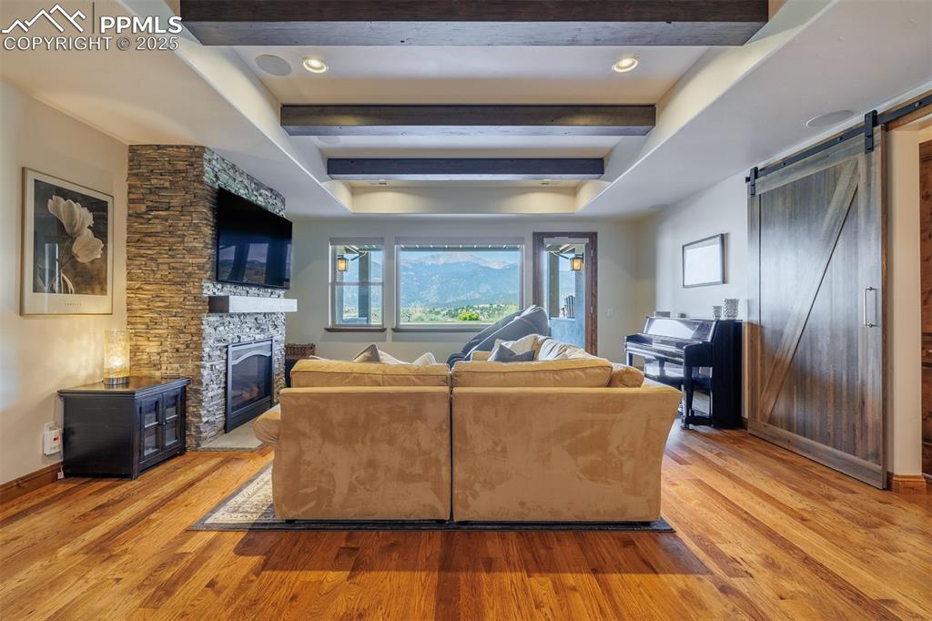 Image 35 of 50: Living Room