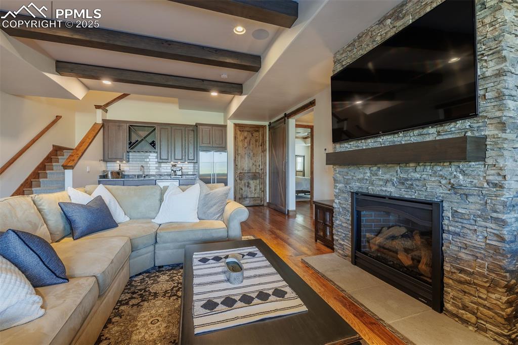 Image 36 of 50: Living Room