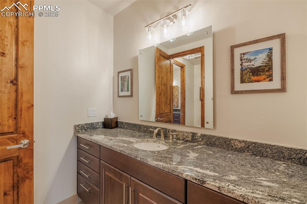 Image 41 of 50: Bathroom