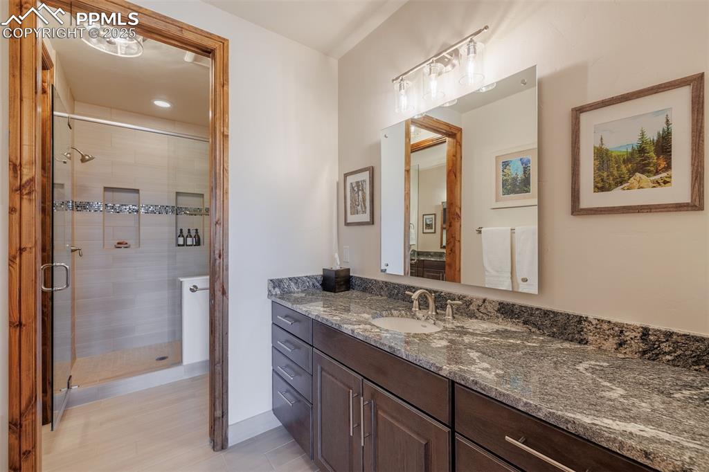 Image 42 of 50: Bathroom