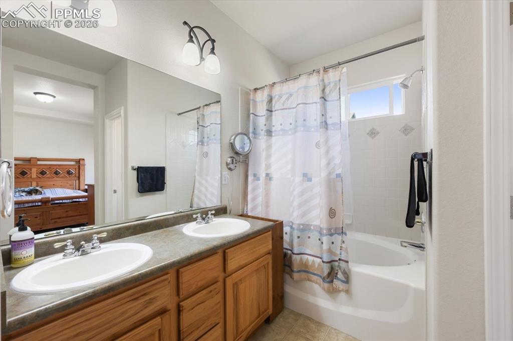 Image 11 of 25: Bathroom