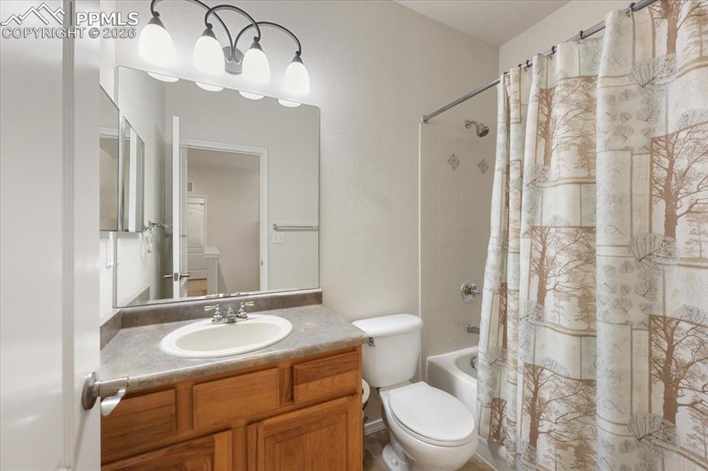 Image 13 of 25: Bathroom