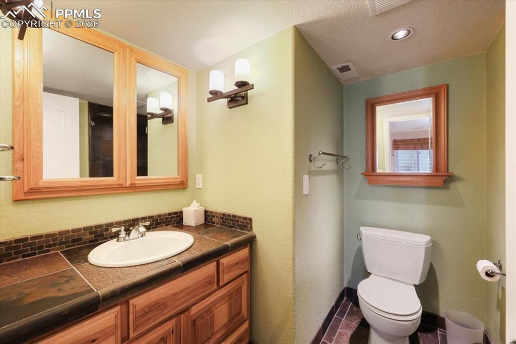 Image 15 of 25: Bathroom