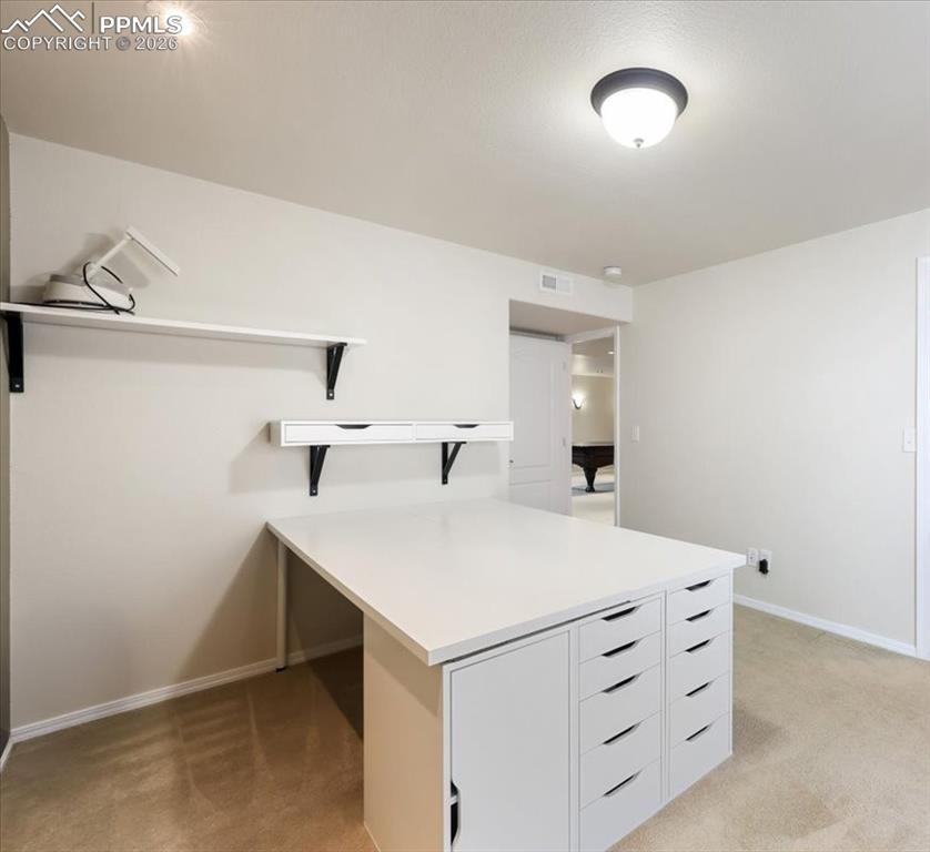 Image 16 of 25: Closet