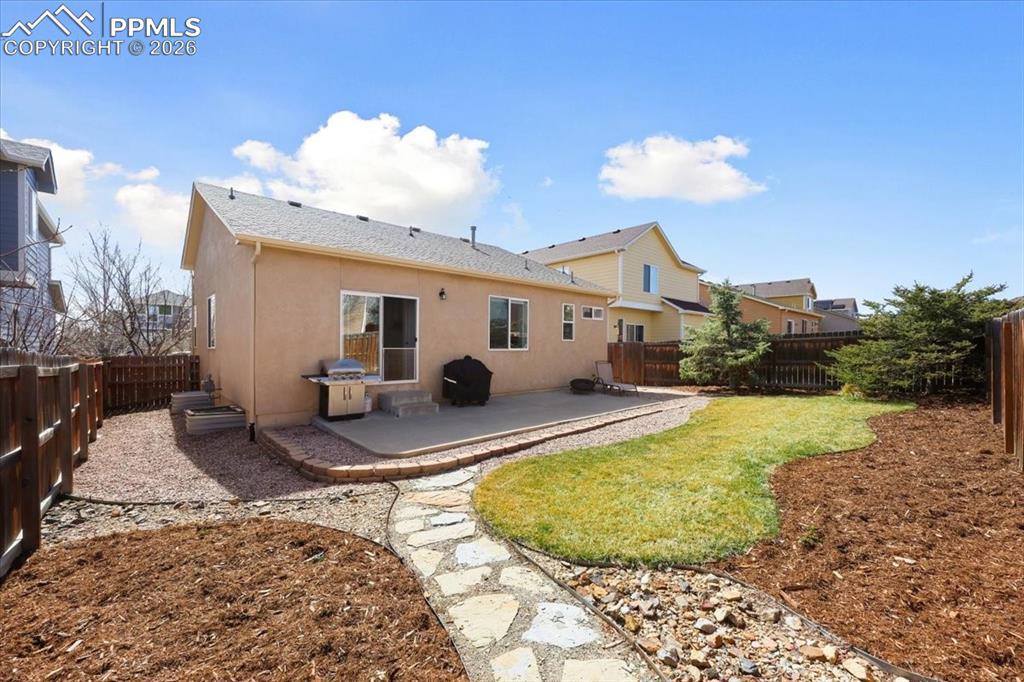 Image 20 of 25: Back of Structure