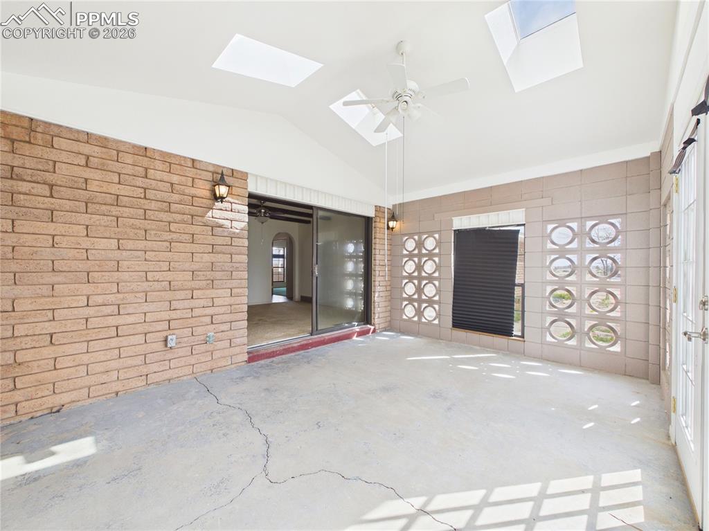 Image 14 of 49: Entry