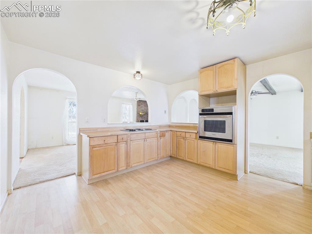 Image 16 of 49: Kitchen